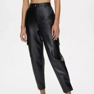 Wilfred| Aritzia| Slate Black Faux Leather ‘Modern’ Vegan Cargo Pants Sz 4